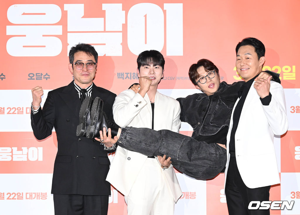  14일 오후 서울 용산구 CGV용산아이파크몰에서 영화 '웅남이(감독 박성광)’ 언론배급시사회가 열렸다.배우 최민수, 이이경, 감독 박성광, 박성웅이 포즈를 취하고 있다. 2023.03.14 /cej@osen.co.kr