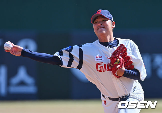 롯데 자이언츠 선발투수 한현희가 역투하고 있다. 2023.03.14 / foto0307@osen.co.kr