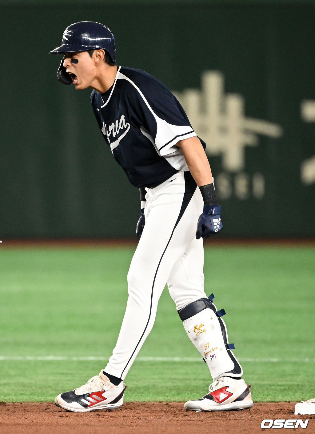  이강철 감독이 이끄는 대한민국 월드베이스볼클래식(WBC) 대표팀이 10일 일본 도쿄돔에서 일본과 1라운드 B조 경기를 가졌다.3회초 2사 2루에서 한국 이정후가 1타점 적시타를 날리고 포효하 고 있다. 2023.03.10 /spjj@osen.co.kr