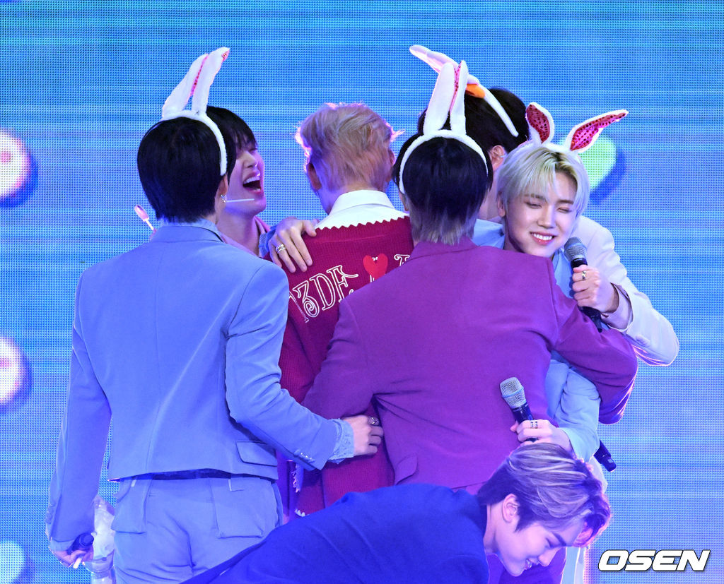 민희 위로하는 크래비티 '수고했어'