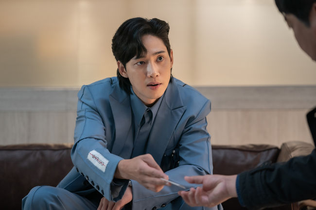 The Glory Park Sung-hoon as Jeon Jae-jun in The Glory Cr. Graphyoda/Netflix © 2023