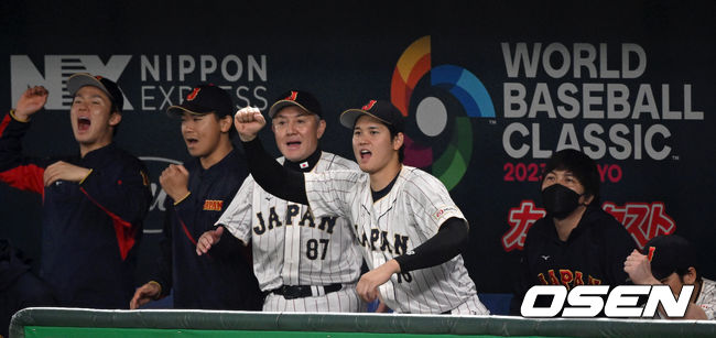 4강에 진출한 일본이 승리의 기쁨을 나누고 있다.2023.03.16/spjj@osen.co.kr