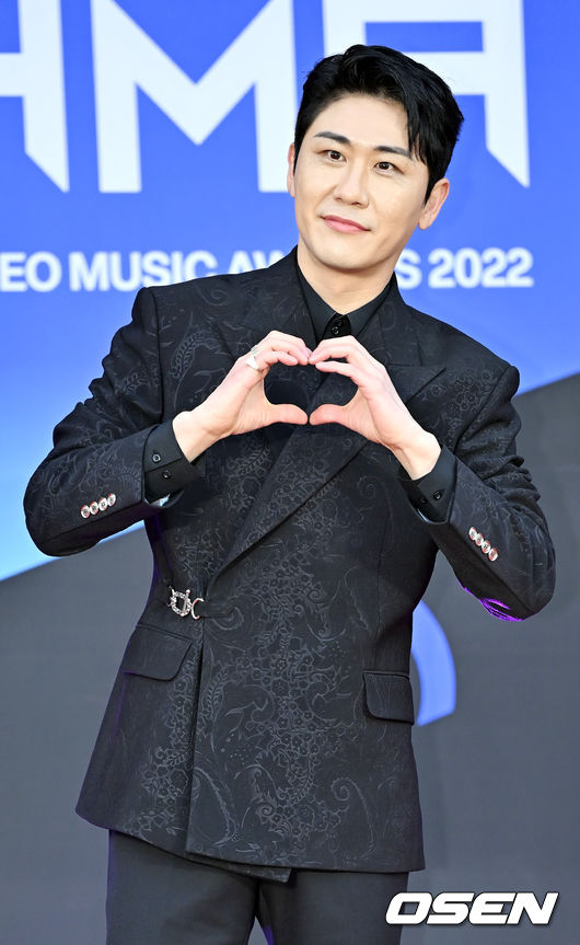 가수 영탁이 입장하며 포즈를 취하고 있다. 2023.02.11 /rumi@osen.co.kr