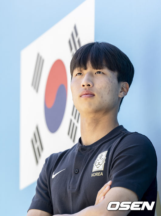  ‘아시아축구연맹(AFC) U-23 아시안컵’에 출전하는 23세 이하(U-23) 남자 축구대표팀 엄지성이 6일 오후(한국시간) 우즈베키스탄 타슈켄트에서 OSEN과 인터뷰에 앞서 포즈를 취하고 있다. 2022.06.07 /cej@osen.co.kr