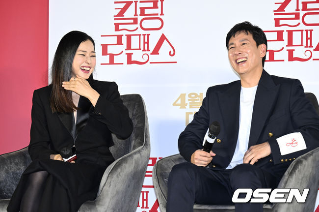 24일 서울 광진구 롯데시네마 건대입구에서 영화 ‘킬링 로맨스’ 제작보고회가 열렸다.배우 이하늬와 이선균이 환하게 웃고 있다. 2023.03.24 /sunday@osen.co.kr