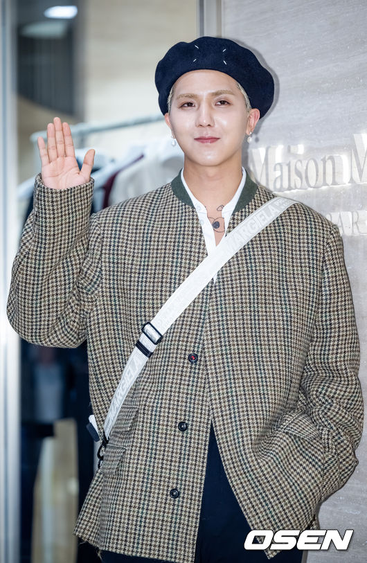 위너 송민호가 카메라 앞에서 포즈를 취하고 있다. 2022.06.30 /rumi@osen.co.kr