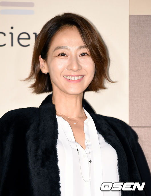 6일 오후 서울 현대백화점 무역센터점에서 열린 라씨엔토 론칭 기념 패션쇼에서 배우 이미연이 참석해 포즈를 취하고 있다. /jpnews@osen.co.kr
