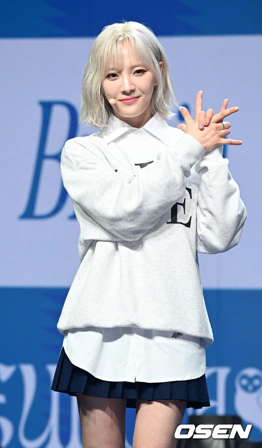 빌리 문수아가 무대 위에서 포즈를 취하고 있다. 2023.03.28 /rumi@osen.co.kr