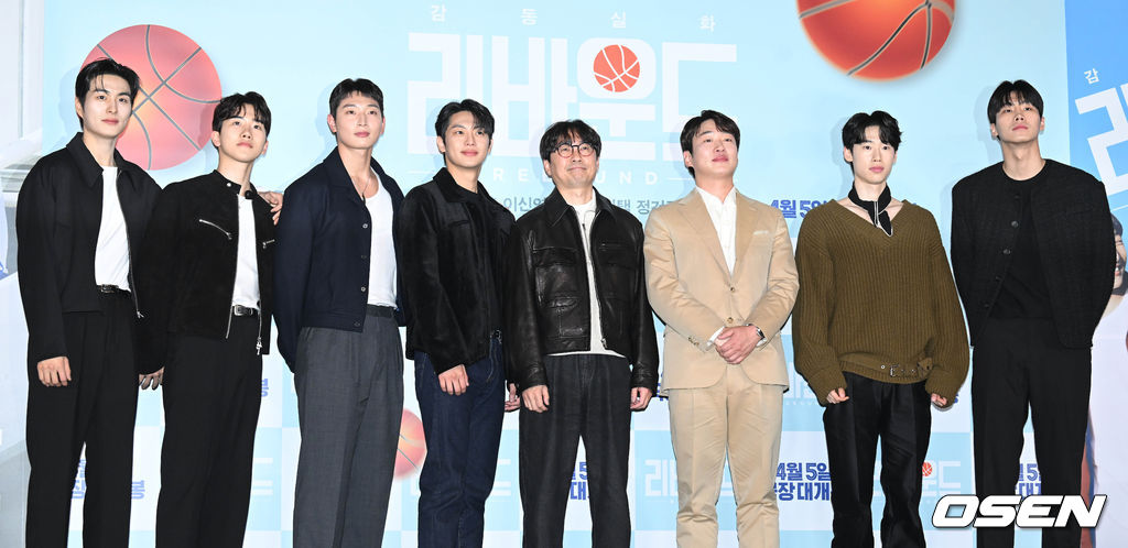 28일 오후 서울 용산구 CGV용산아이파크몰에서 영화 '리바운드(감독 장항준)’ 언론시사 및 기자간담회가 열렸다.배우 전건주, 안지호, 정진운, 이신영, 장항준 감독, 안재홍, 김민, 김택이 포즈를 취하고 있다. 2023.03.28 /cej@osen.co.kr
