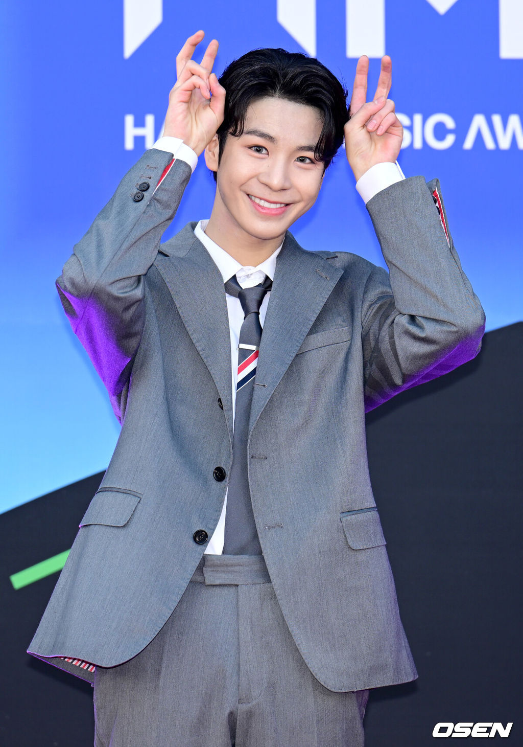 10일 오후 서울 송파구 잠실실내체육관에서 '30주년 한터뮤직어워즈 2022' 레드카펫 행사가 열렸다. 가수 정동원이 취재진을 향해 포즈를 취하고 있다. 2023.02.10 /ksl0919@osen.co.kr 