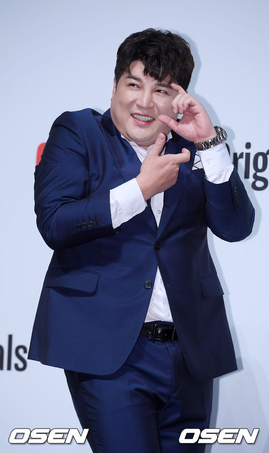 슈퍼주니어 신동이 입장하며 포즈를 취하고 있다. / rumi@osen.co.kr