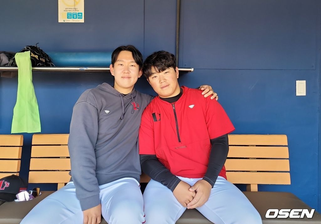 SSG 랜더스 신인 투수 2명, 이로운(오른쪽)과 송영진이 같은 날 프로 데뷔전을 치렀다./knightjisu@osen.co.kr