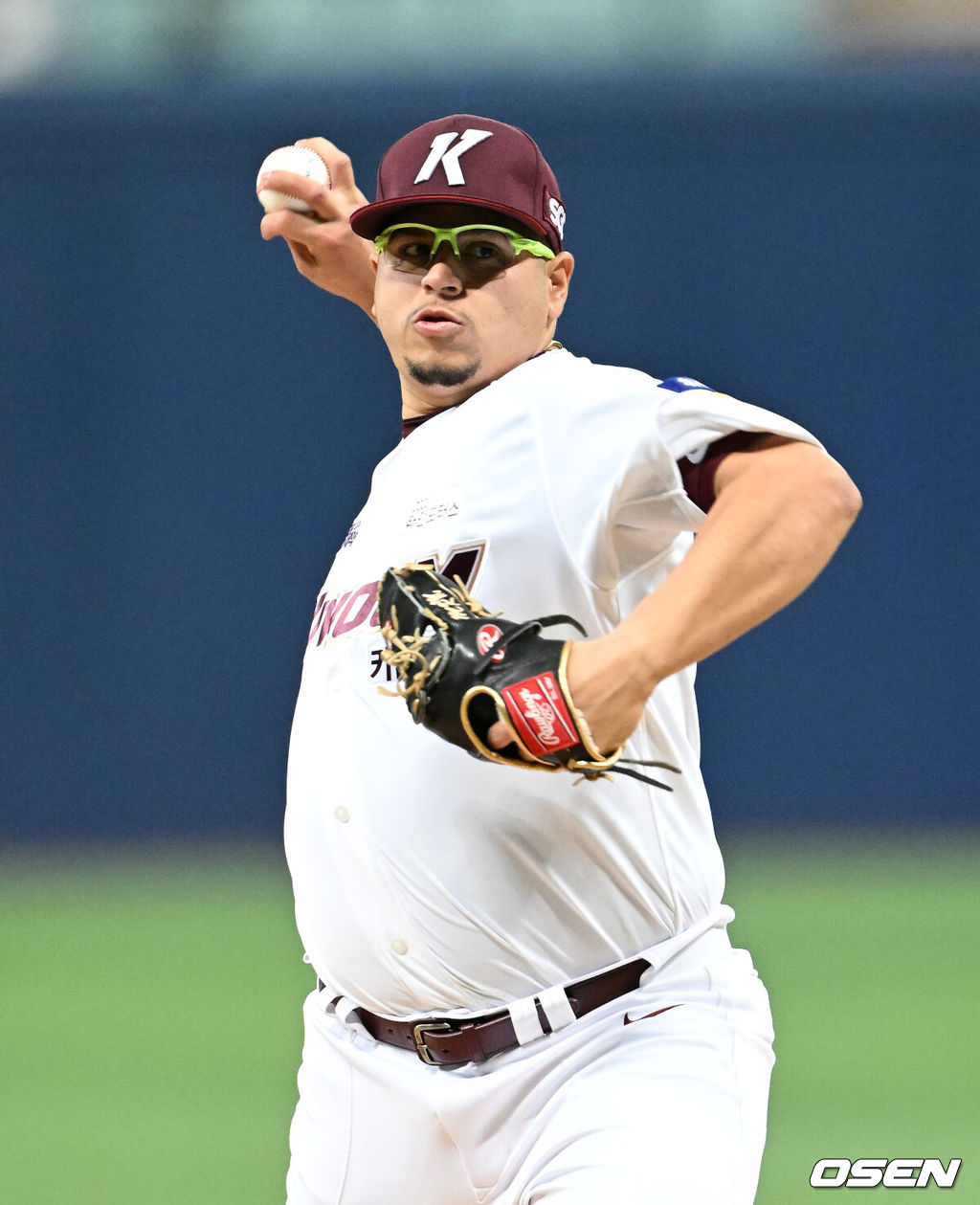 4일 오후 서울 고척스카이돔에서 ‘2023 신한은행 SOL KBO리그’ 키움 히어로즈와 LG 트윈스의 경기가 열렸다.1회초 무사에서 키움 선발투수 후라도가 역투하고 있다. 2023.04.04 /sunday@osen.co.kr