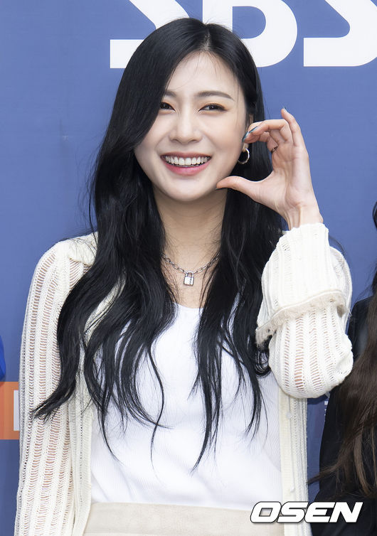 6일 오후 서울 목동 SBS 사옥에서 SBS 파워FM '두시탈출 컬투쇼'가에이핑크 오하영이 취재진을 향해 포즈를 취하고 있다. 2023.04.06 /ksl0919@osen.co.kr