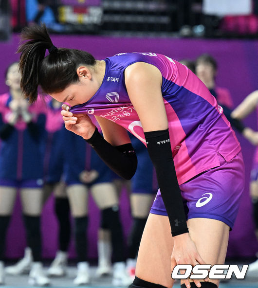 3세트 흥국생명 김연경이 실점에 아쉬워하고 있다. 2023.04.06 /jpnews@osen.co.kr