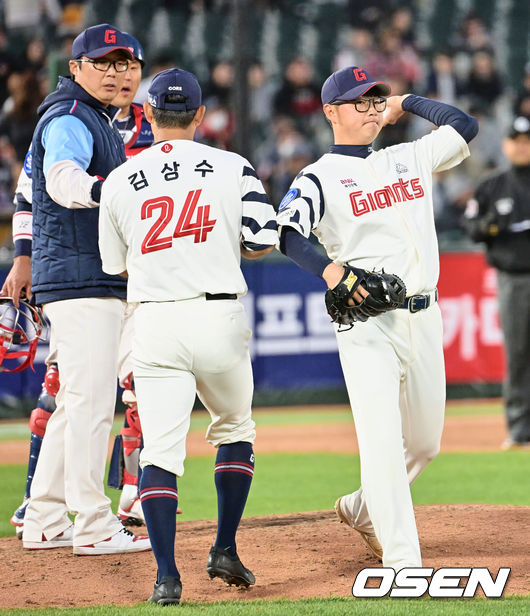 롯데 자이언츠 이태연이 7회초 KT 위즈 강백호에게 우월 2점 홈런 맞고 강판당하고 있다. 2023.04.08 / foto0307@osen.co.kr