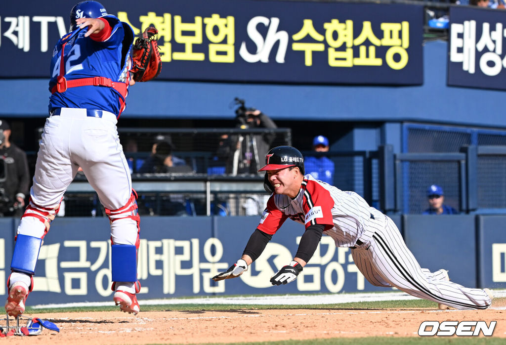 9일 오후 서울 잠실야구장에서 ‘2023 신한은행 SOL KBO리그’ LG 트윈스와 삼성 라이온즈의 경기가 열렸다.8회말 2사 주자 2,3루 LG 오스틴 타석에서 3루 주자 문성주가 홈으로 도루를 시도하고 있다. 2023.04.09 /rumi@osen.co.kr