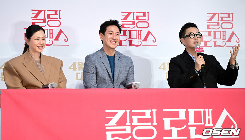 10일 오후 서울 자양동 롯데시네마 건대입구에서 영화 ‘킬링 로맨스’(감독 이원석) 언론시사회 및 간담회가 열렸다. 영화 '킬링 로맨스'(감독 이원석)는 섬나라 재벌 조나단 나(이선균 분)와 운명적 사랑에 빠져 돌연 은퇴를 선언한 톱스타 여래(이하늬 분)가 팬클럽 3기 출신 사수생 범우(공명 분)를 만나 기상천외한 컴백 작전을 모의하게 되는 이야기를 그린다. 배우 이하늬, 이선균, 이원석 감독(왼쪽부터)가 시사회에 참석해 취재진의 질문에 답하고 있다. 2023.04.10 / dreamer@osen.co.kr