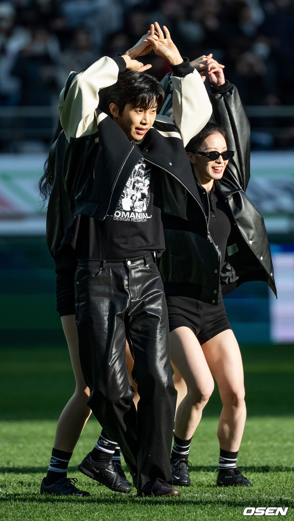 8일 오후 서울 상암월드컵경기장에서 '하나원큐 K리그1 2023' 6라운드 FC서울과 대구FC의 경기가 열렸다.하프타임 공연때 가수 임영웅이 아이브(IVE)의 '애프터 라이크(After Like)'에 맞춰 댄스를 선보이고 있다. 2023.04.08 /rumi@osen.co.kr