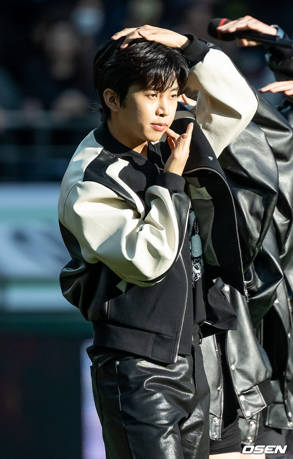 8일 오후 서울 상암월드컵경기장에서 '하나원큐 K리그1 2023' 6라운드 FC서울과 대구FC의 경기가 열렸다.하프타임 공연때 가수 임영웅이 아이브(IVE)의 '애프터 라이크(After Like)'에 맞춰 화려한 공연을 선보이고 있다. 2023.04.08 /rumi@osen.co.kr