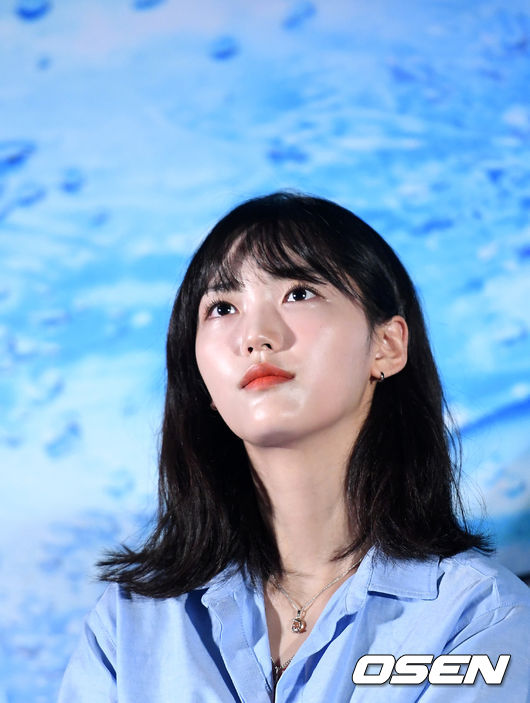 3일 오전 서울 롯데시네마 건대입구에서 열린 영화 '딥' 언론배급시사회에서 배우 정채율이 질문에 귀기울이고 있다. /jpnews@osen.co.kr