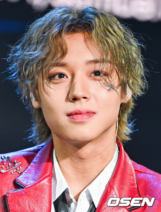 12일 오후 서울 압구정 일지아트홀에서 가수 박지훈의 일곱 번째 미니앨범 'Blank or Black(블랭크 오어 블랙)' 쇼케이스가 진행됐다.타이틀곡 'Blank Effect (무표정)(블랭크 이펙트)'는 몽환적인 분위기와 폭발적이고 강렬한 사운드가 어우러진 퓨처 힙합 장르로, 콘셉추얼하면서도 과감한 표현과 함께 한층 짙고 시니컬해진 박지훈의 보컬과 랩이 귀를 사로잡는다.박지훈이 미소 짓고 있다, 2023.04.12 / soul1014@osen.co.kr