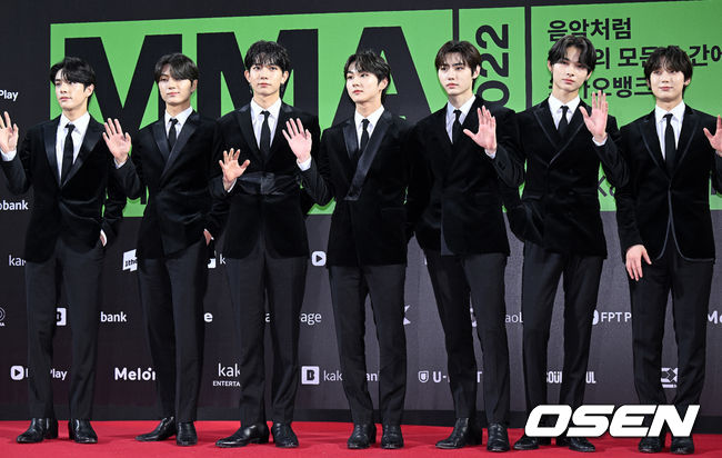 26일 오후 서울 고척스카이돔에서 2022 멜론뮤직어워드(MMA2022)가 열렸다.그룹 엔하이픈이 레드카펫을 밟고 있다. 2022.11.26 /sunday@osen.co.kr