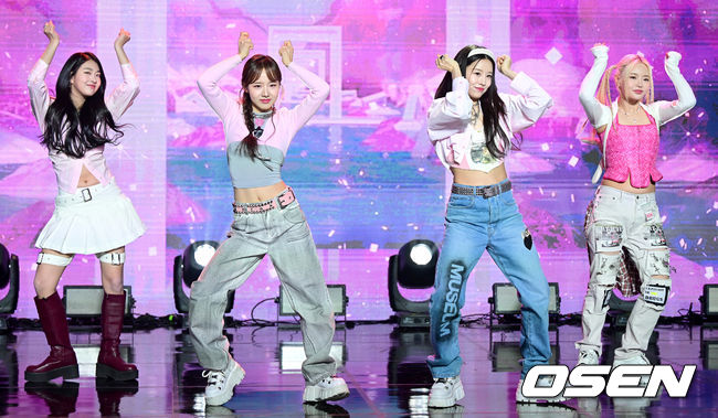 피프티 피프티가 타이틀곡 큐피드 무대를 펼치고 있다. 2023.04.13 / dreamer@osen.co.kr