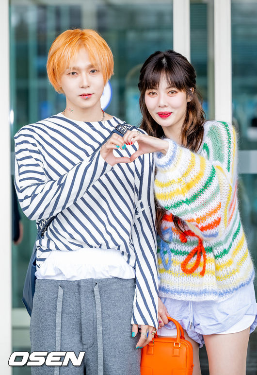 현아(HyunA) & 던(DAWN)가 20일 오전 인천 중구 운서동 인천국제공항 제 2여객터미널을 통해 파리패션위크 23SS 남성컬렉션 패션쇼에 참석하기 위해 프랑스 파리로 출국했다.<br /><br />현아와 던 커플이 출국장으로 향하고 있다. 22.06.20 /rumi@osen.co.kr
