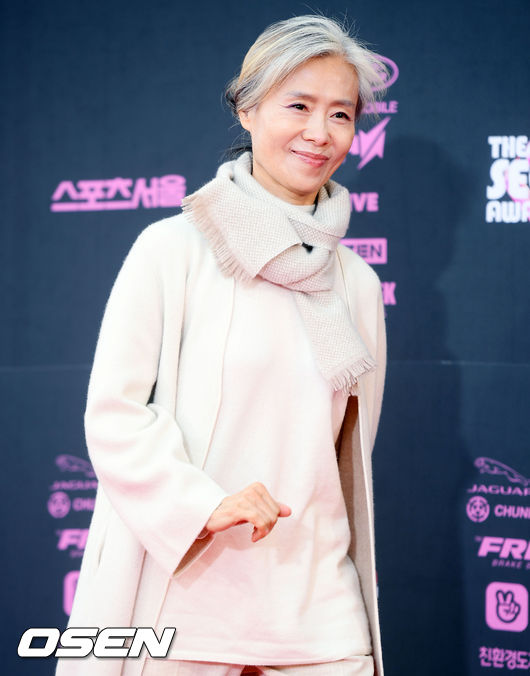 배우 예수정이 레드카펫을 밟고 있다. / eastsea@osen.co.kr