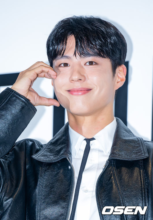 배우 박보검이 입장하며 포즈를 취하고 있다. 2023.03.30 / rumi@osen.co.kr