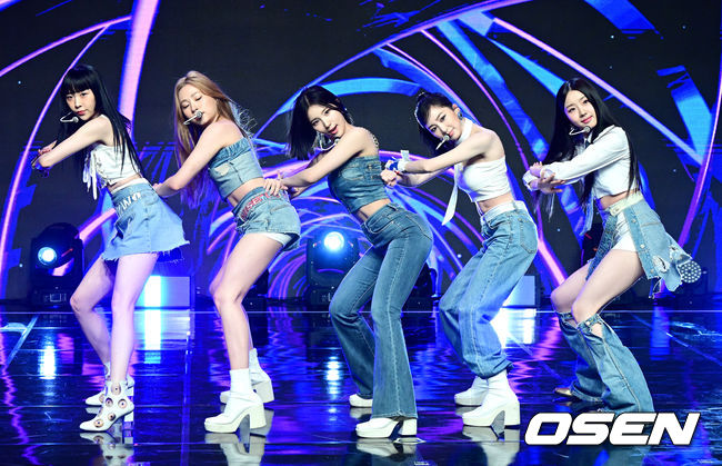 걸그룹 앨리스(Alice - 채정, 소희, 유경, 가린, EJ)가 포토타임을 하고 있다. 2023.04.19 /jpnews@osen.co.kr