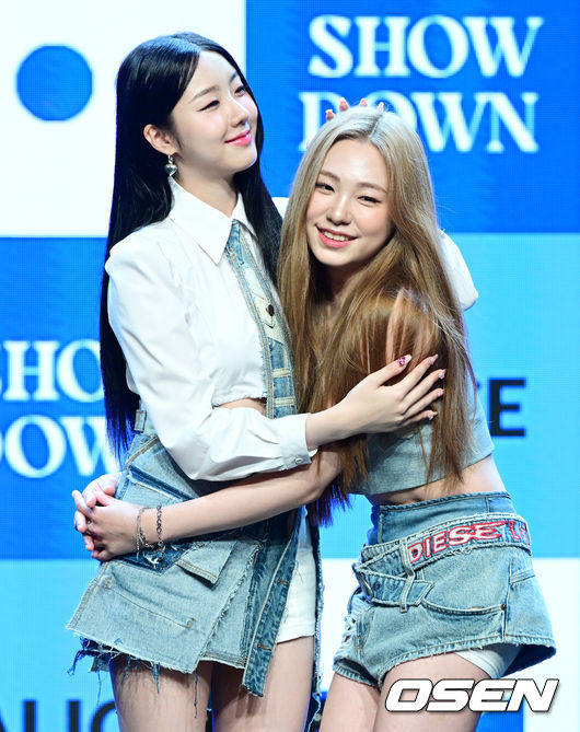 걸그룹 앨리스 가린, 이제이가 포토타임을 하고 있다. 2023.04.19 /jpnews@osen.co.kr