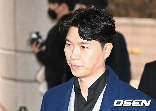 15일 오후 개그맨 박수홍이 친형 부부의 횡령 혐의 재판 증인으로 서울 마포구 서울 서부지방법원으로 출석했다. 개그맨 박수홍이 법원으로 들어서고 있다. 2023.03.15 /ksl0919@osen.co.kr