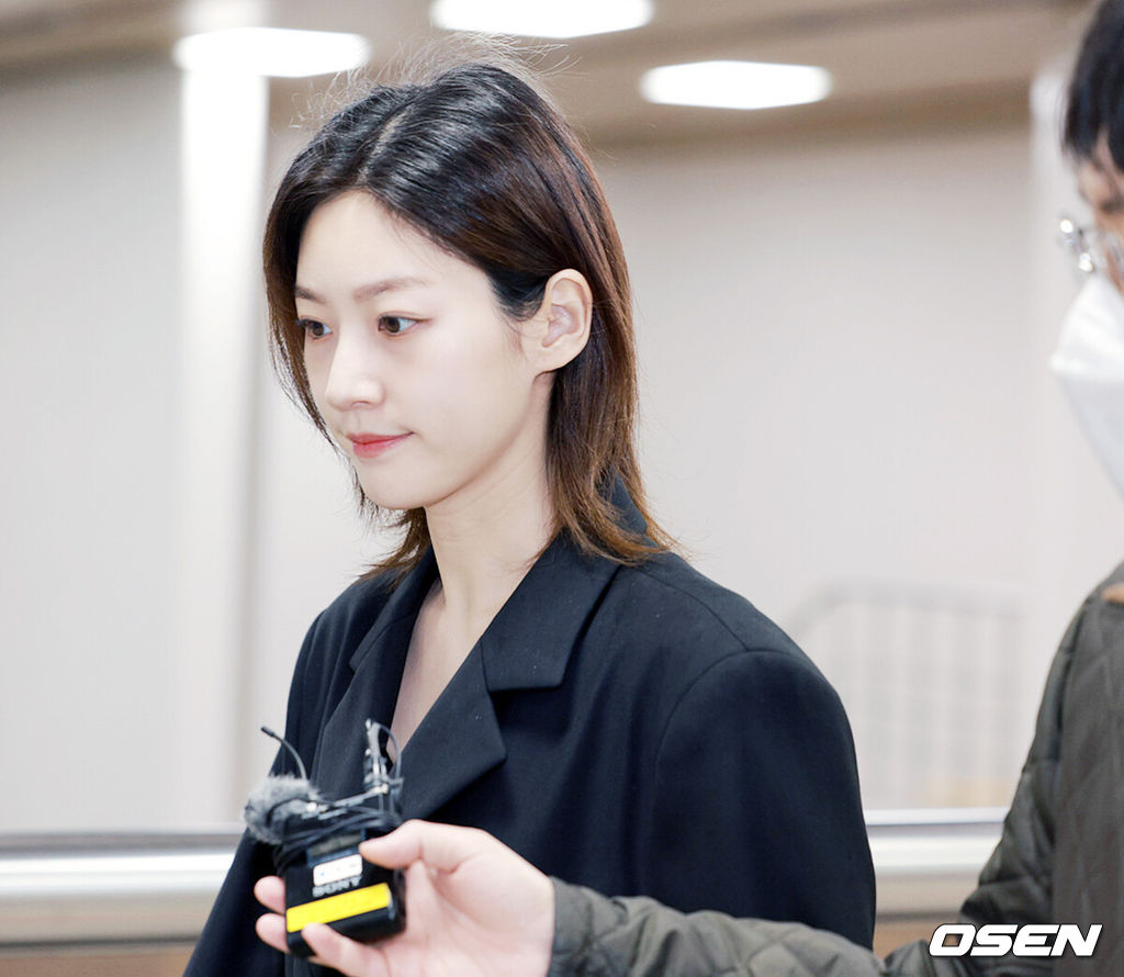 도로교통법 위반(음주운전) 등 혐의로 기소된 배우 김새론이 5일 오전 서울 서초구 서울중앙지방법원에서 열린 1심 선고를 위해 출석하고 있다.김새론은 지난해 5월 서울 강남구 청담동에서 음주 운전을 하다 가드레일과 가로수, 변압기를 여러 차례 들이받는 사고를 냈다. 2023.04.05 /rumi@osen.co.kr