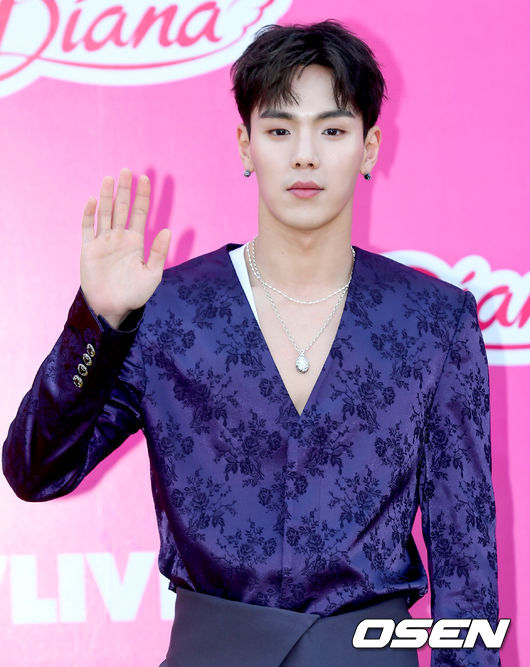 몬스타엑스 셔누가 포토타임을 하고 있다. /ksl0919@osen.co.kr