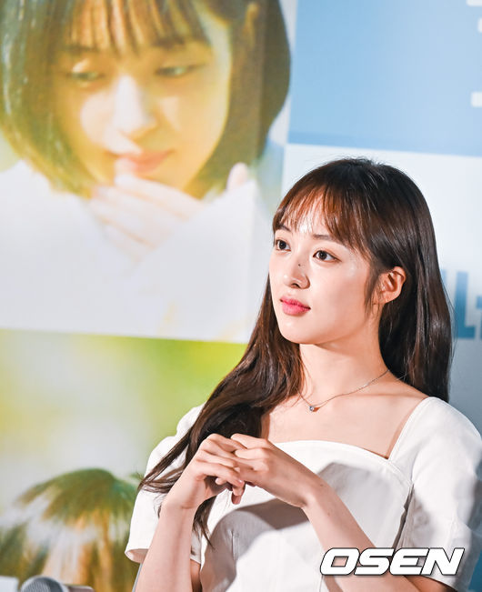 19일 오전 서울 성수동 메가박스 성수점에서 드라마 ‘핀란드 파파’ 제작발표회가 진행됐다.드라마 ‘핀란드 파파’는 남다른 사연으로 가족 연습이 필요한 사람들이 모인 수상한 카페 ‘핀란드 파파’의 신입 유리와 사라진 첫사랑 우현의 이야기를 그린 힐링 로맨스다.‘핀란드 파파’는 오는 29일 오후 9시 채널 시네마천국에서 첫 방송되며 티빙, 웨이브, 왓챠, 쿠팡플레이 등에서도 시청 가능하다.배우 김보라가 생각에 잠겨 있다. 2023.04.19 / soul1014@osen.co.kr