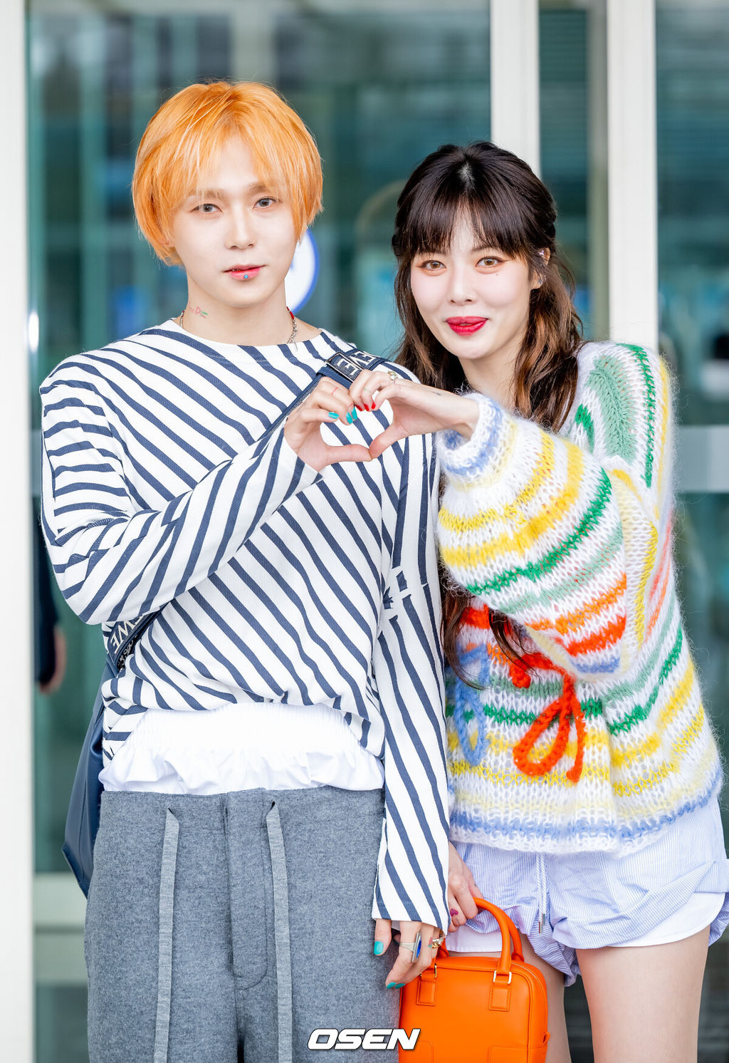 현아(HyunA) & 던(DAWN)가 20일 오전 인천 중구 운서동 인천국제공항 제 2여객터미널을 통해 파리패션위크 23SS 남성컬렉션 패션쇼에 참석하기 위해 프랑스 파리로 출국했다.현아와 던 커플이 출국장으로 향하고 있다. 22.06.20 /rumi@osen.co.kr