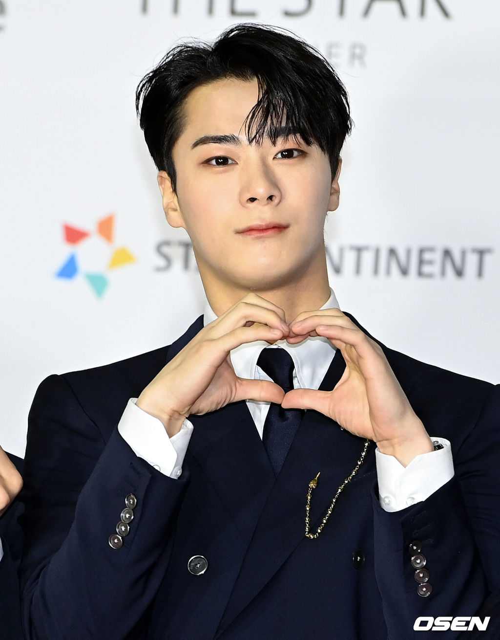 2일 오후 서울 강서구 KBS 아레나홀에서 2021 Asia Artist Awards(2021 AAA) 레드카펫 행사가 열렸다. 아스트로 문빈이 포즈를 취하고 있다. 2021.12.02 /cej@osen.co.kr
