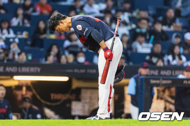 롯데 자이언츠 노진혁이 시즌 첫 창원경기에서 팬들에게 인사를 하고 있다. 2023.04.21 / foto0307@osen.co.kr