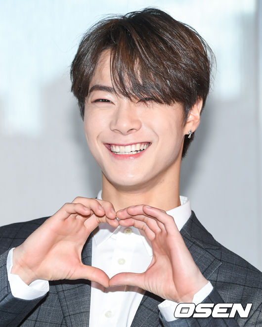 아스트로 문빈이 포즈를 취하고 있다. /  soul1014@osen.co.kr
