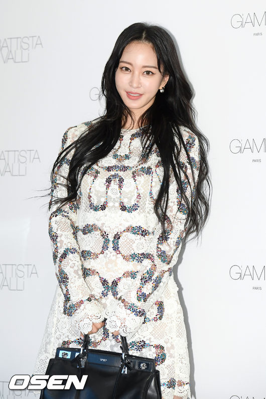 8일 오후 서울 압구정동 갤러리아 명품관 EAST에서 한 패션 브랜드의 팝업 스토어 오픈 행사가 열렸다.<br /><br />배우 한예슬이 행사에 참석해 포즈를 취하고 있다. /cej@osen.co.kr
