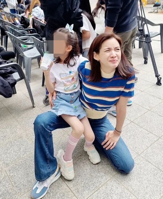 정가은, 딸 위해 길에서 무릎 꿇어 "엄마 하나도 안 힘들어"