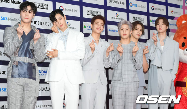 26일 오후 서울 상암동 서울월드컵경기장에서 2021 드림콘서트가 진행됐다.슈퍼주니어의 이특, 아스트로 차은우, 위키미키 김도연이 진행을 맡은 가운데 AB6IX, A.C.E, aespa, CIX, ITZY, NCT DREAM, 골든차일드, 김재환, 드림캐쳐, 라붐, 모모랜드, 브레이브걸스, 아스트로, 오마이걸, 온앤오프, 위아이, 위키미키, 포르테 디 콰트로, 하성운 등이 출연한다.콘서트 앞서 진행된 레드카펫행사에서 그룹 아스트로가 포즈를 취하고 있다.  21.06.26 / soul1014@osen.co.kr