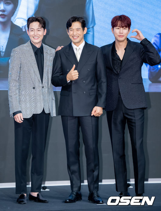 24일 오후 서울 구로구 디큐브시티 더세인트에서 채널A 새 월화드라마 ‘가면의 여왕’ 제작발표회가 열렸다.
