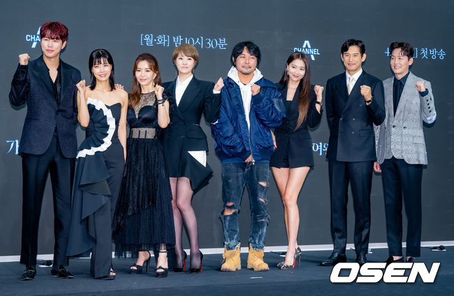 24일 오후 서울 구로구 디큐브시티 더세인트에서 채널A 새 월화드라마 ‘가면의 여왕’ 제작발표회가 열렸다.