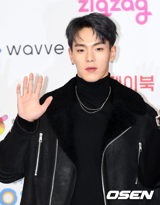 그룹 몬스타엑스 셔누가 포토타임을 갖고 있다. /sunday@osen.co.kr