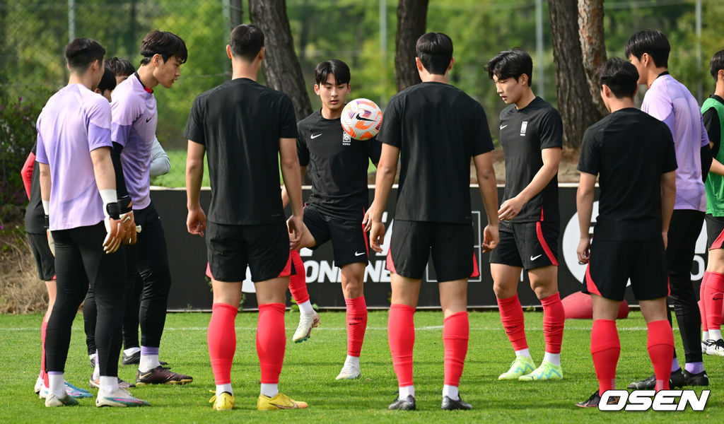 24일 오후 경기도 파주 국가대표트레이닝센터(NFC)에서 김은중 감독이 이끄는 U-20 축구대표팀이 다음달 아르헨티나에서 열리는 20세 이하 월드컵을 대비해 훈련을 진행했다.U-20 대표팀 이영준이 훈련을 하고 있다. 2023.04.24 /ksl0919@osen.co.kr