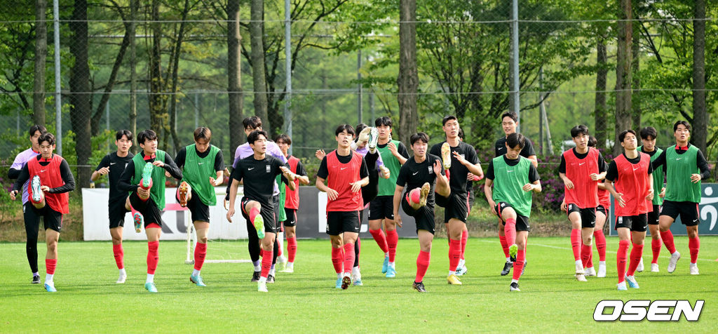 24일 오후 경기도 파주 국가대표트레이닝센터(NFC)에서 김은중 감독이 이끄는 U-20 축구대표팀이 다음달 아르헨티나에서 열리는 20세 이하 월드컵을 대비해 훈련을 진행했다.U-20 대표팀 선수들이 훈련을 하고 있다. 2023.04.24 /ksl0919@osen.co.kr