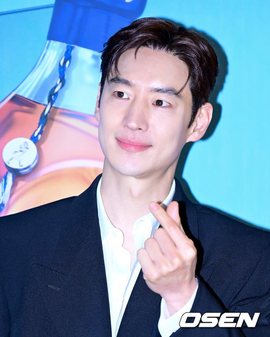 배우 이제훈이 포즈를 취하고 있다. 2023.04.13 /jpnews@osen.co.kr